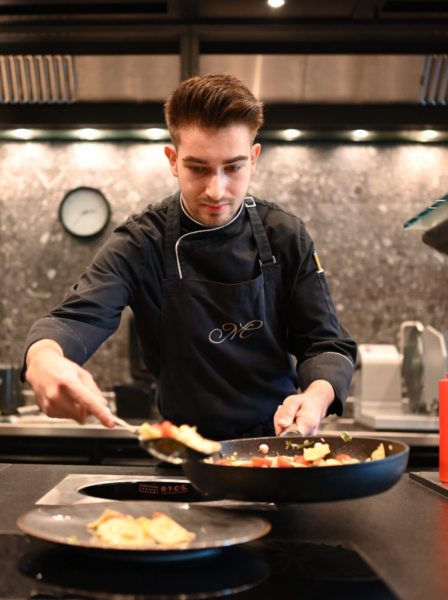 meiser-hotels-buffet-fuer-mitarbeiter-speisen-hochwertig-jobs-sued-deutschland